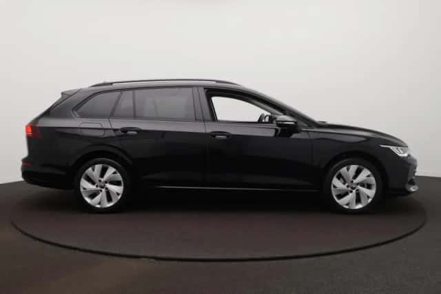 Volkswagen Golf (2025) thumbnail 2