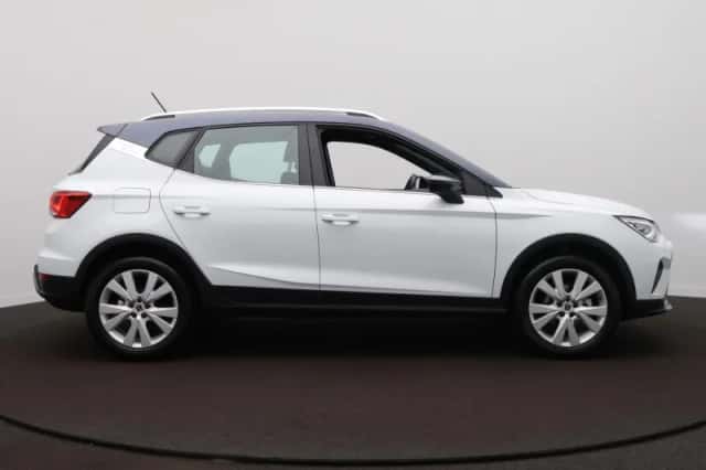 SEAT Arona (2024) thumbnail 4