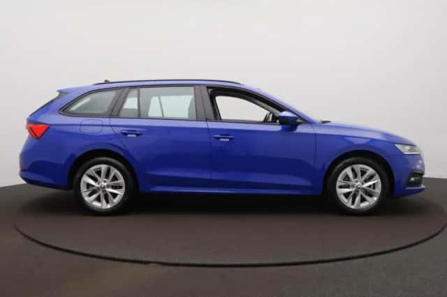 Škoda Octavia (2023) thumbnail 4
