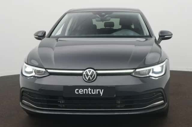 Volkswagen Golf (2022) thumbnail 2