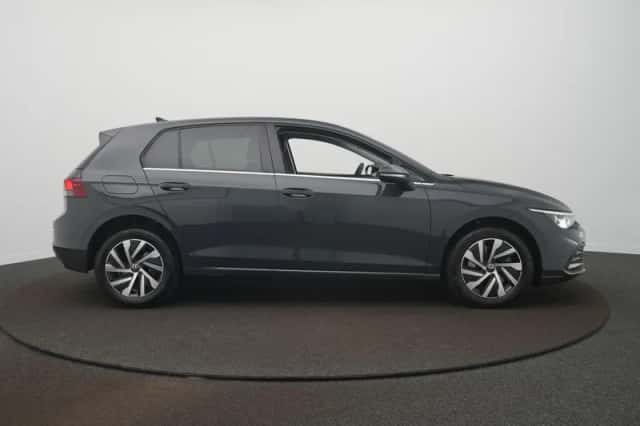 Volkswagen Golf (2022) thumbnail 4