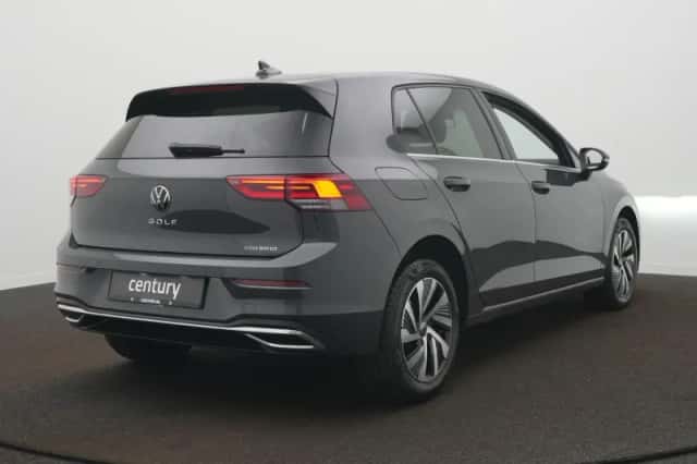Volkswagen Golf (2022) thumbnail 5