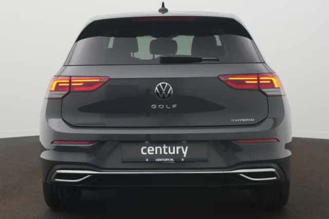Volkswagen Golf (2022) thumbnail 6