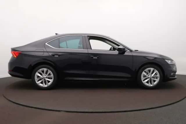 Škoda Octavia (2024) thumbnail 4