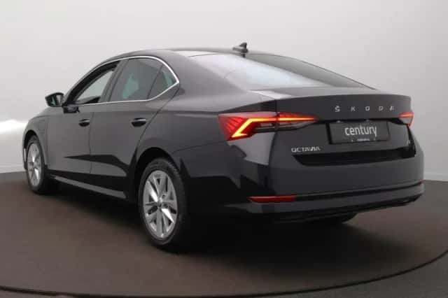 Škoda Octavia (2024) thumbnail 5