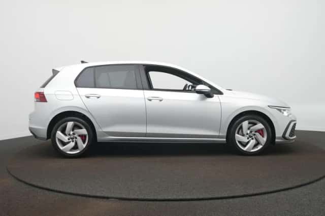 Volkswagen Golf (2022) thumbnail 5