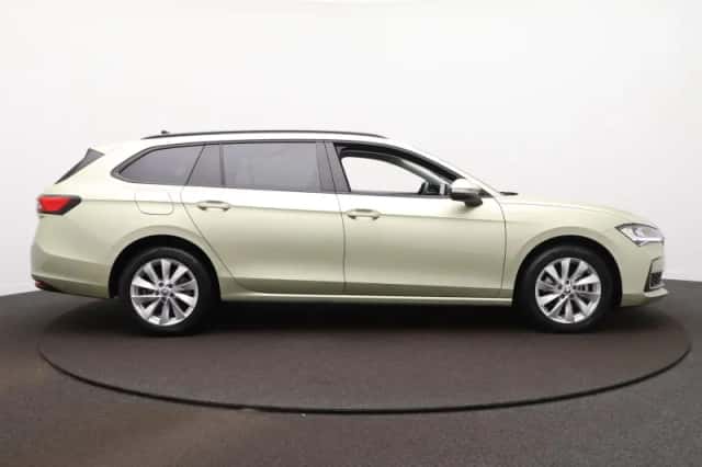 Škoda Superb (2024) thumbnail 4