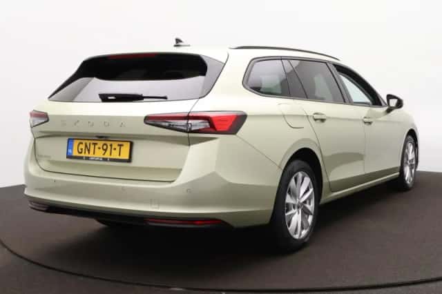 Škoda Superb (2024) thumbnail 5