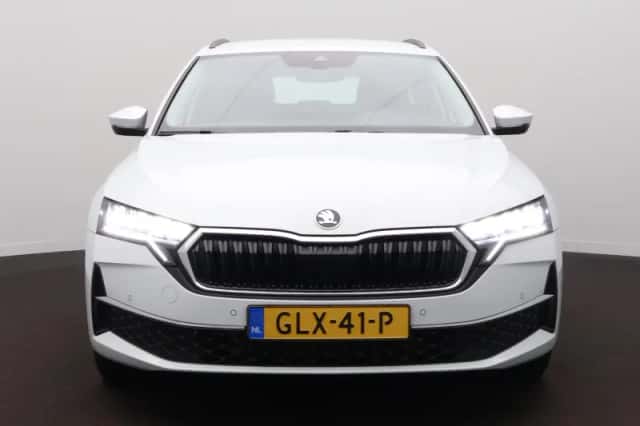 Škoda Octavia (2024) thumbnail 2