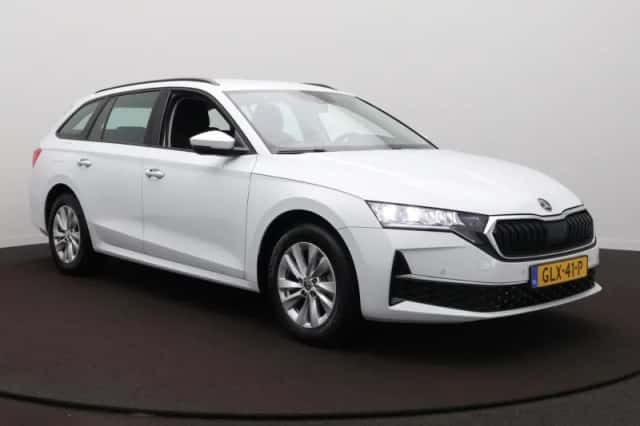 Škoda Octavia (2024) thumbnail 3