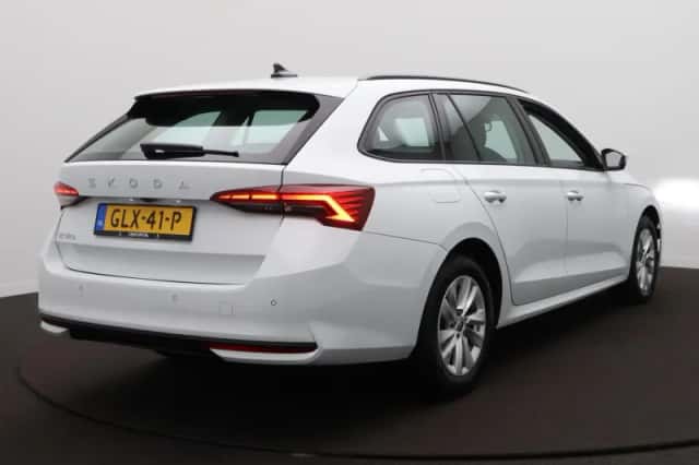 Škoda Octavia (2024) thumbnail 5