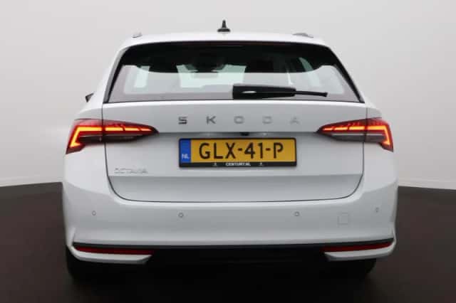 Škoda Octavia (2024) thumbnail 6