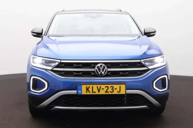Volkswagen T-Roc (2022) thumbnail 2