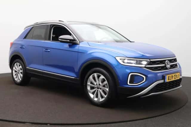Volkswagen T-Roc (2022) thumbnail 3