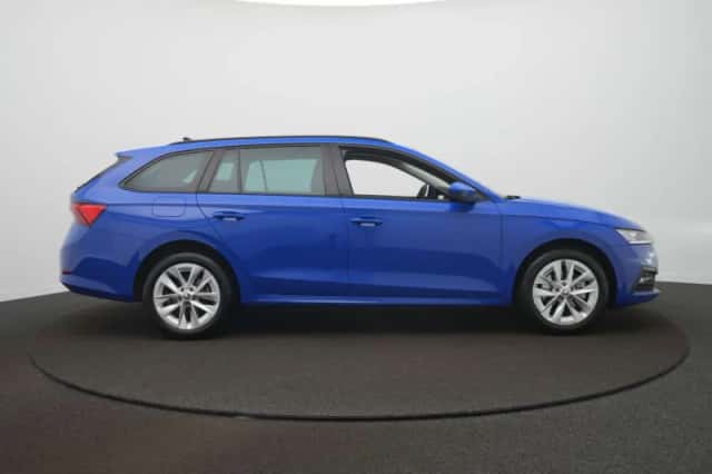 Škoda Octavia (2023) thumbnail 4