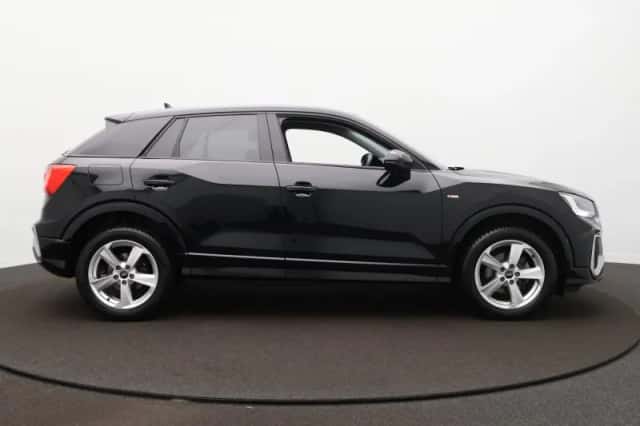 Audi Q2 (2023) thumbnail 4