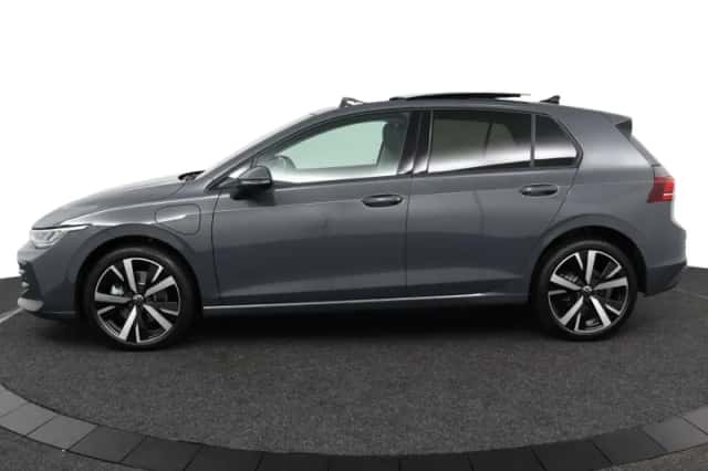 Volkswagen Golf (2025) thumbnail 3