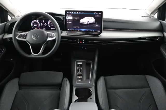 Volkswagen Golf (2025) thumbnail 4