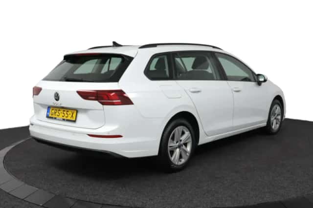 Volkswagen Golf (2024) thumbnail 3