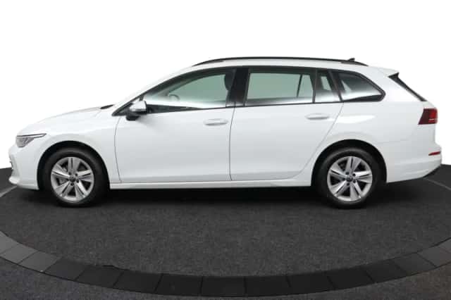 Volkswagen Golf (2024) thumbnail 4