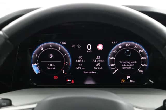 Volkswagen Golf (2024) thumbnail 6
