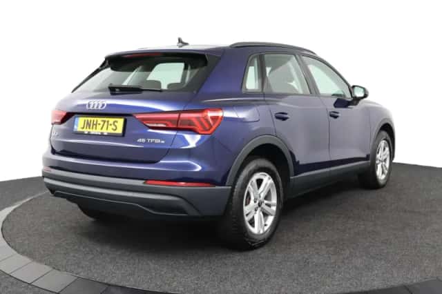 Audi Q3 (2022) thumbnail 3