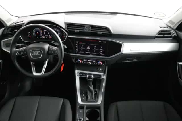 Audi Q3 (2022) thumbnail 5
