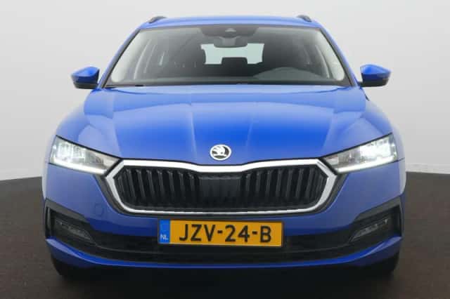 Škoda Octavia (2023) thumbnail 3