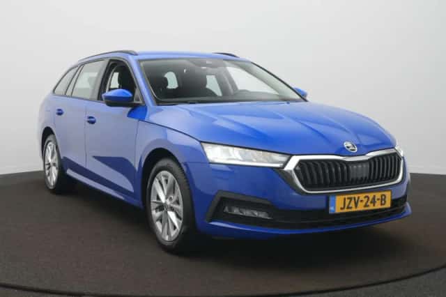 Škoda Octavia (2023) thumbnail 4