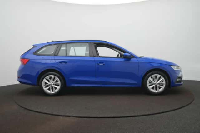 Škoda Octavia (2023) thumbnail 5