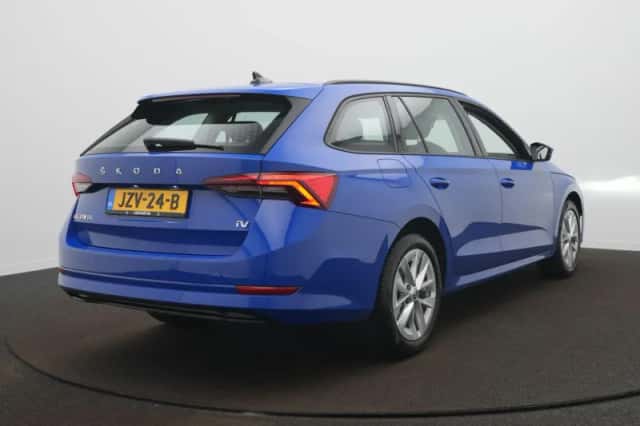 Škoda Octavia (2023) thumbnail 6
