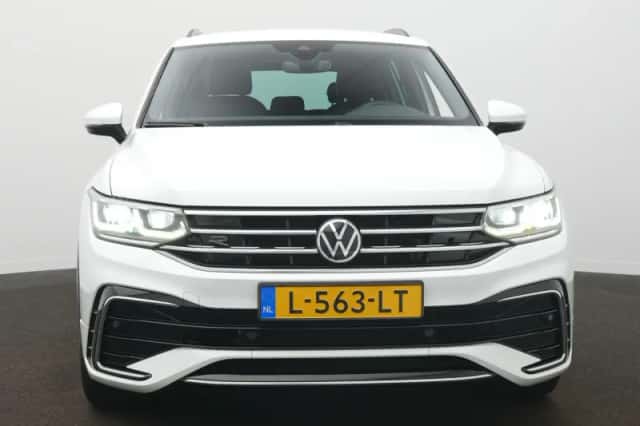 Volkswagen Tiguan (2021) thumbnail 3