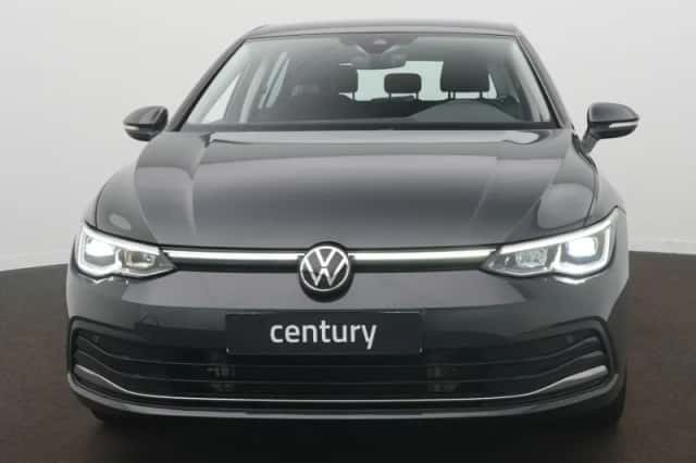 Volkswagen Golf (2022) thumbnail 2
