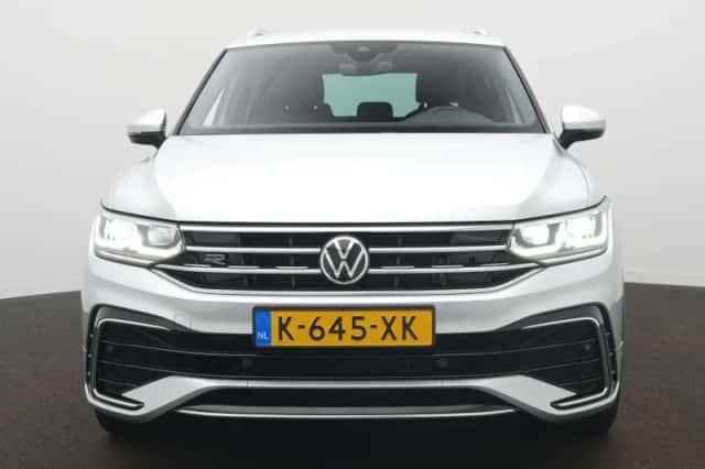 Volkswagen Tiguan (2021) thumbnail 3