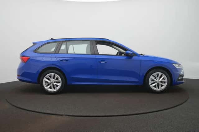 Škoda Octavia (2023) thumbnail 5