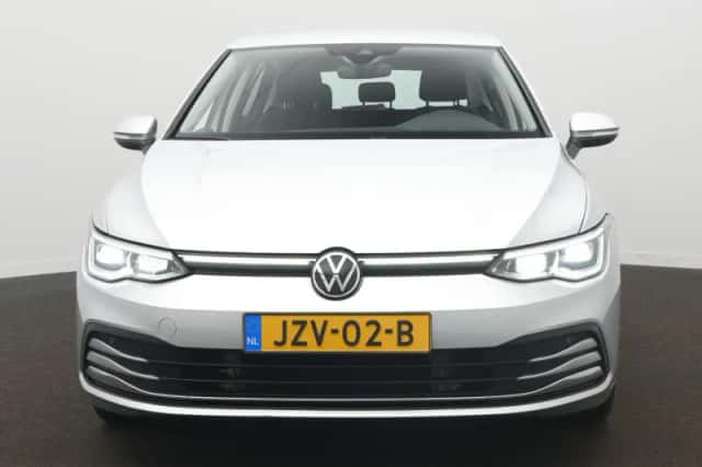 Volkswagen Golf (2022) thumbnail 2