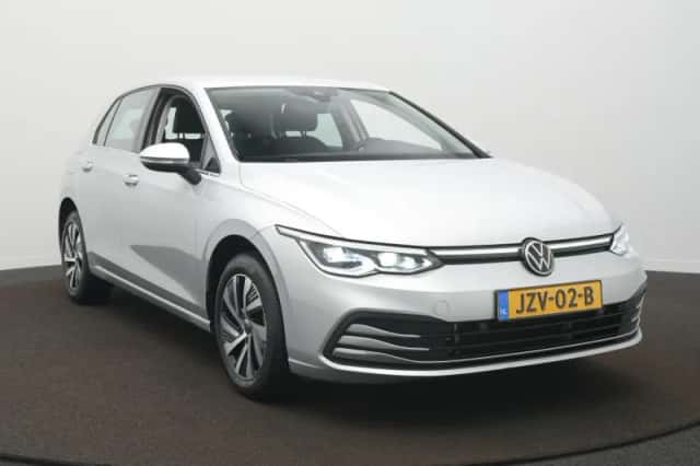 Volkswagen Golf (2022) thumbnail 3