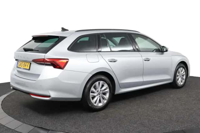 Škoda Octavia (2024) thumbnail 3