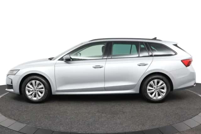 Škoda Octavia (2024) thumbnail 4