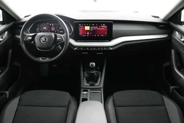 Škoda Octavia (2024) thumbnail 5