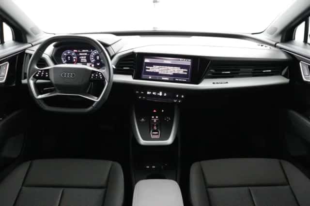 Audi Q4 e-tron (2022) thumbnail 4