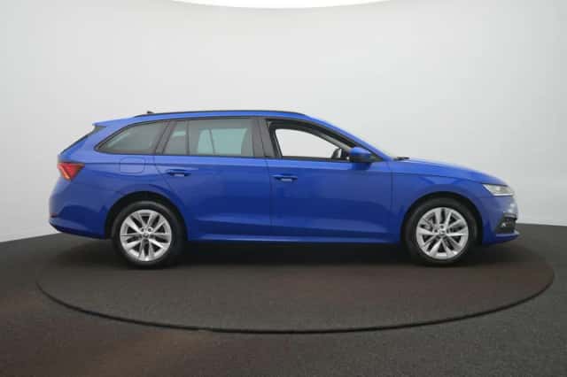 Škoda Octavia (2023) thumbnail 5