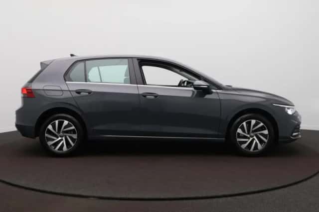 Volkswagen Golf (2022) thumbnail 5