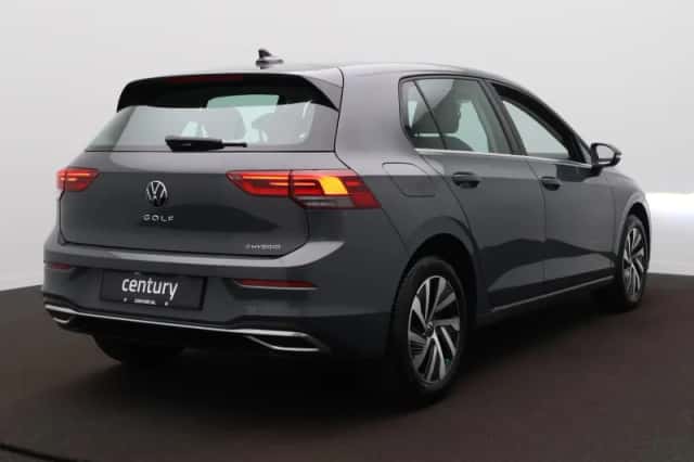 Volkswagen Golf (2022) thumbnail 6