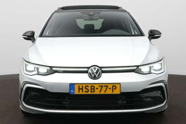Volkswagen Golf (2024) thumbnail 3