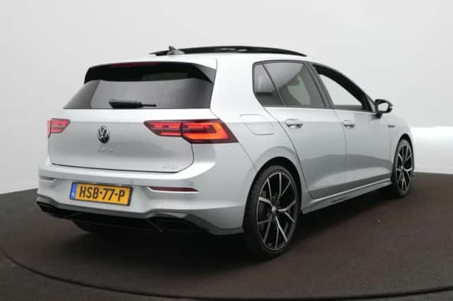Volkswagen Golf (2024) thumbnail 6