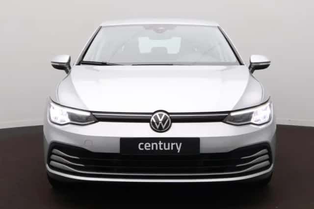 Volkswagen Golf (2023) thumbnail 3