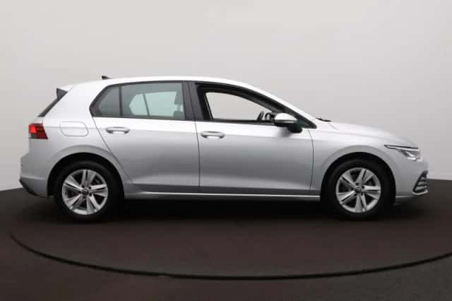Volkswagen Golf (2023) thumbnail 5