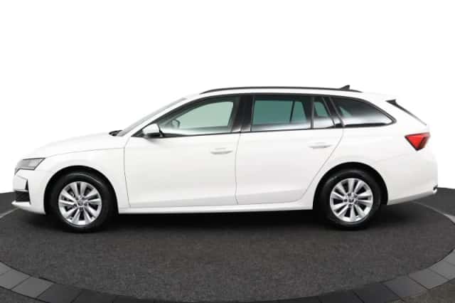 Škoda Octavia (2024) thumbnail 4