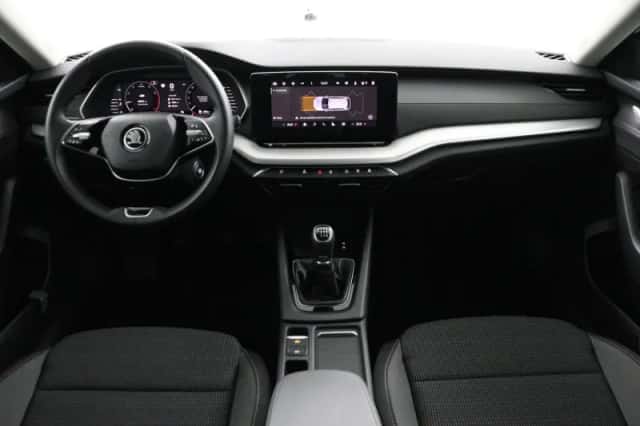 Škoda Octavia (2024) thumbnail 5